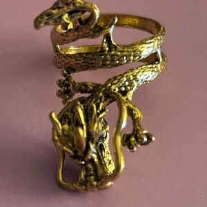 Fierce Dragon Ring, Goldtone, w talons, teeth, spiky tail sz 9 (photos*)
